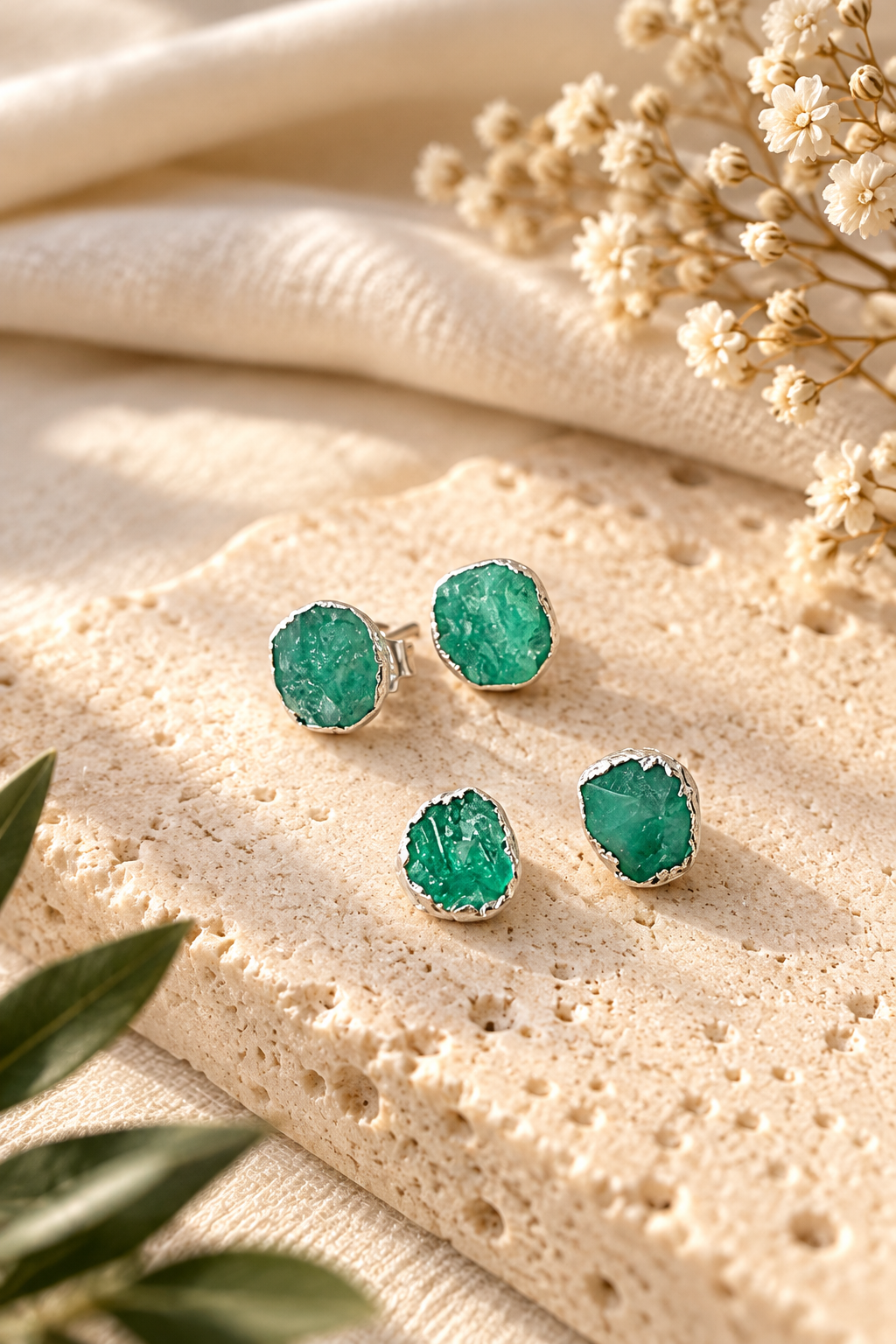 Studs Esmeraldas en Bruto