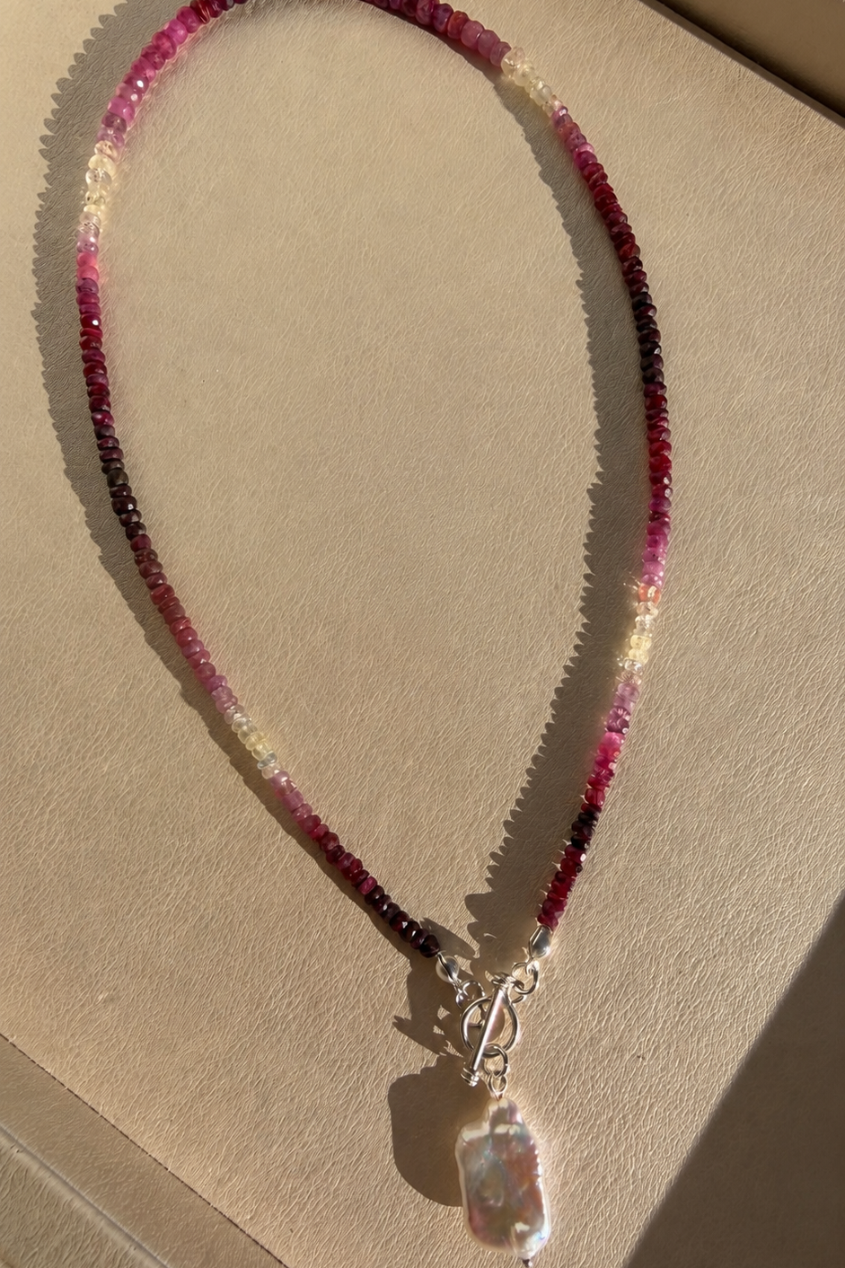 Collar de Rubi y Perla Barroca